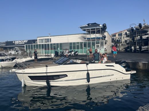 Marseille Motorboat Quicksilver Activ 755 Cruiser alt tag text