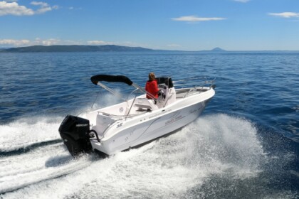 Hire Motorboat Bluline 21 Open Rabac