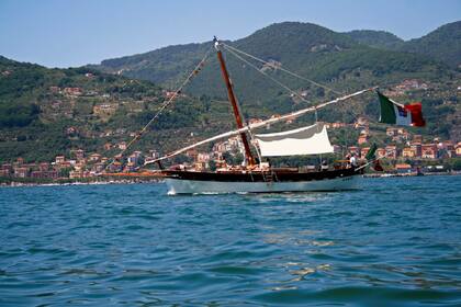 Hire Sailboat Leudo Custom 14 mt La Spezia