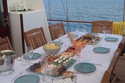 D420 Deluxury Gulet Yacht For 8 People