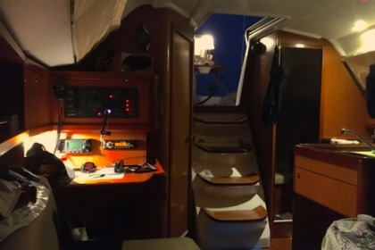 Charter Sailboat Beneteau Oceanis 31 Larmor-Plage