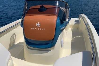 Italian Beauty Speedboat INVICTUS 1