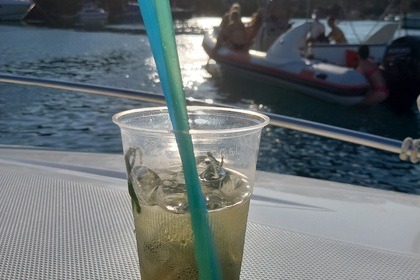 Wygodna motorówka HM 22 Open