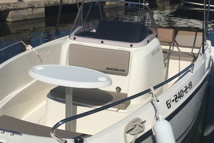 Boat without license 5 people