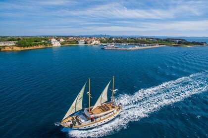 Hyra båt Guletbåt Custom Made Adriatic Breeze Splits hamn