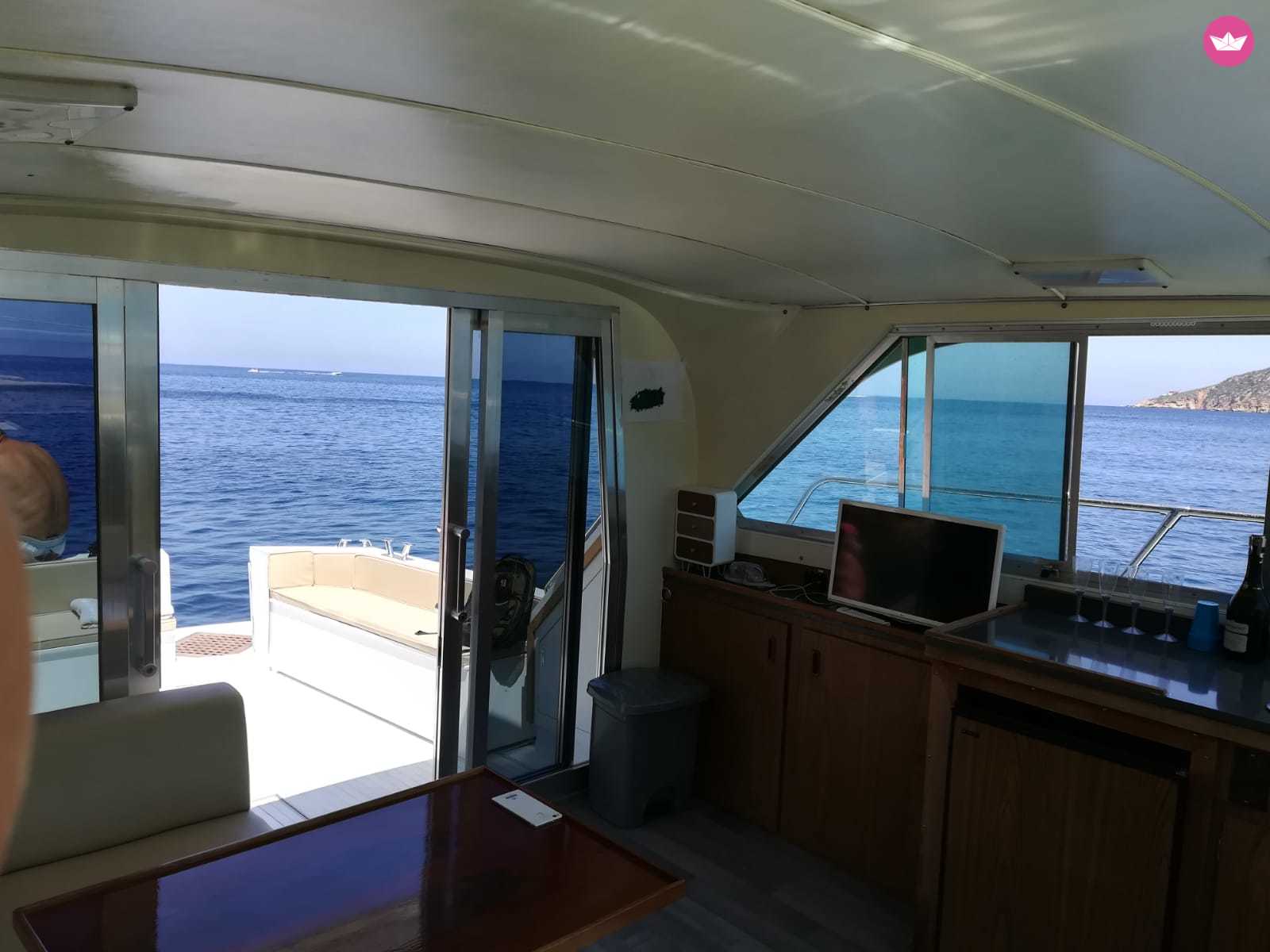 Bateau à moteur BERTRAM 35 600cv 4