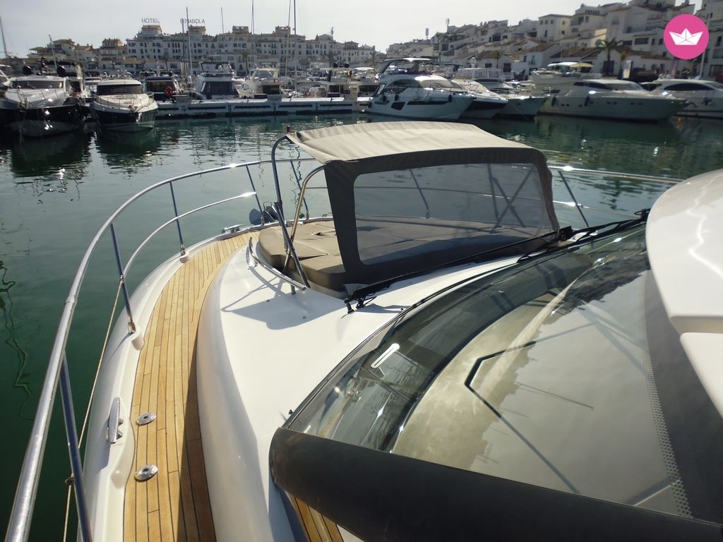 Bateau à moteur Prestige 500 S 1100cv 7