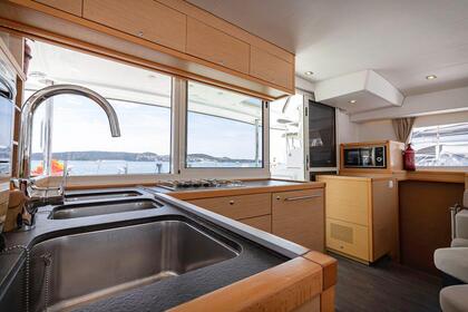 Laura S - Lagoon 400 S2