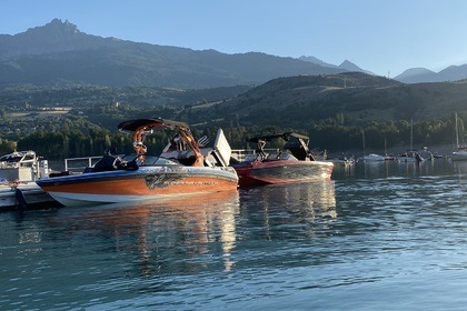 Charter Motorboat Correct Craft Super Air Nautique 230 Lac de Serre-Ponçon