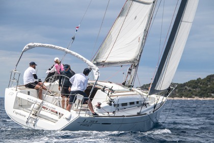 Charter Sailboat BENETEAU FIRST 35 Jezera