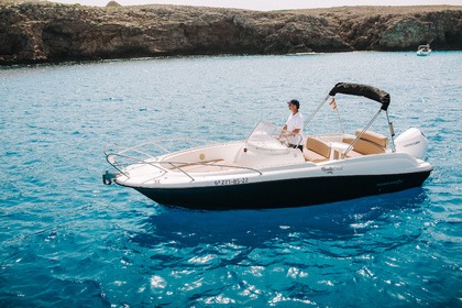 Alugue este iate para conhecer Menorca e suas prai