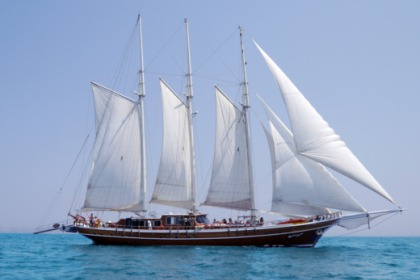 Charter Sailboat Voilier 3 mâts Goelette Malé