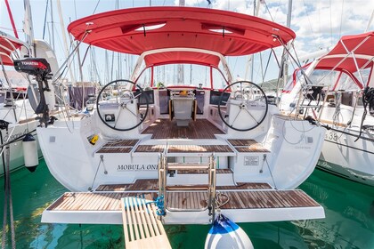 Hyra båt Segelbåt Bénéteau Oceanis 45 - 4 cab. Split