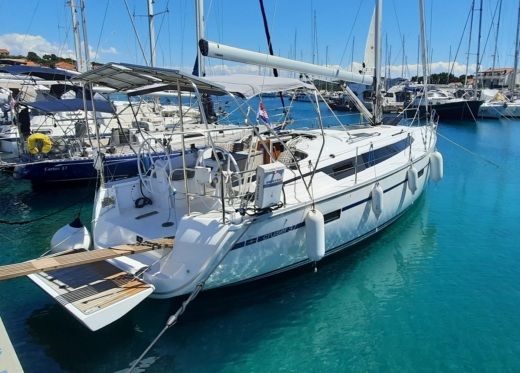 Bavaria Cruiser 37