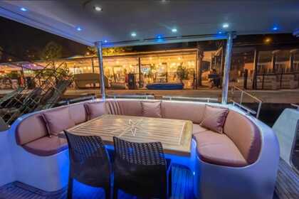 Custom built motor yacht special edition