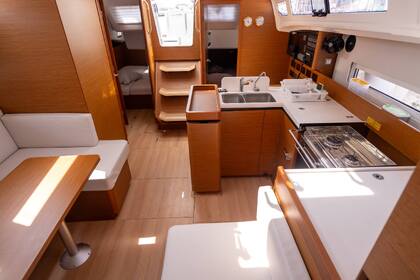 Location Voilier Jeanneau Sun Odyssey 410 - 3 cab. Saint-Mandrier-sur-Mer