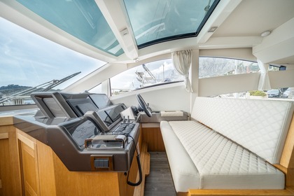 Hyra båt Motorbåt  Galeon 430 Skydeck Makarska
