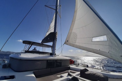 CATAMARÁN LAGOON 450F LUX/CHEF Y LIMPIEZA