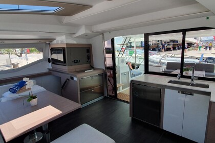 Noleggio Catamarano Fountaine Pajot Fountaine Pajot Elba 45 - 4 + 1 cab. Trogir