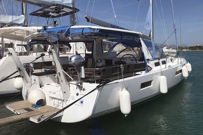 Hire Sailboat Jeanneau Sun Loft 47 - 6 + 1 cab. Trogir