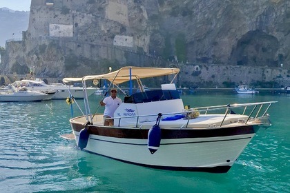 Charter Motorboat Cantieri del cilento Gozzo Sorrentino 7.5 Maiori