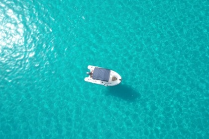 Vermietung ohne Führerschein, (Protender 4,70m) max. 6 Personen, Hafen von Cala Figuera.