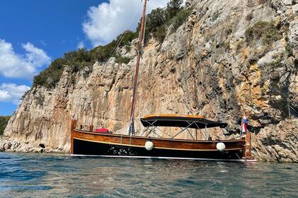 Charter Motorboat Oldtimer Laut Brela