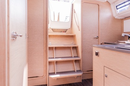 Rental Sailboat  Sunsail 37.3 Dubrovnik