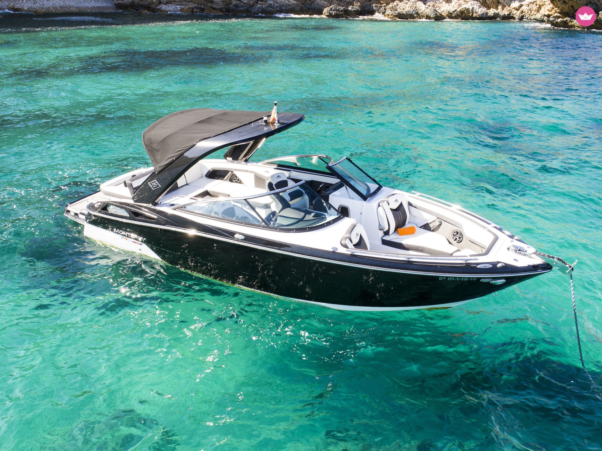 Motorboat Monterey 278 Ss for hire