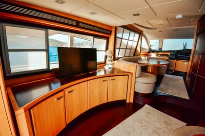 Luxury Motor yacht with a capacity of 8 people