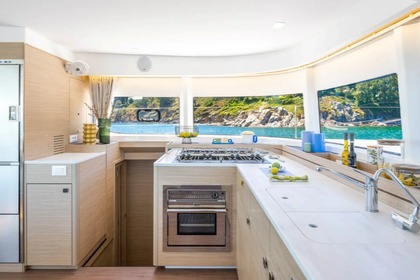 Hyra båt Katamaran  Lagoon 43 /6 cab Néa Péramos