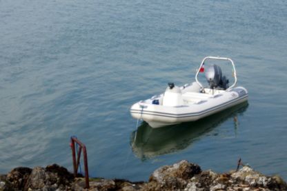 Аренда RIB (надувная моторная лодка) Avon Adventure 450 Лейден