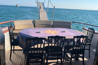 Luxurious 15mt Yacht on Bosporus