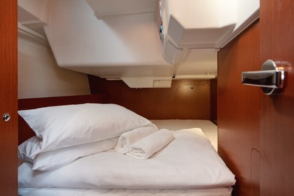 Velero BENETEAU OCEANIS 38.1 11.5m.