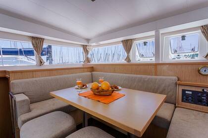 Lagoon 400 - luxury sailing