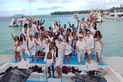 PREMIUM YACHT RENTAL:ALL INCLUSIVE CAPTAIN AND CREW