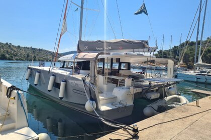 Verhuur Catamaran Excess Excess 14 - 4 + 2 cab. Zaton