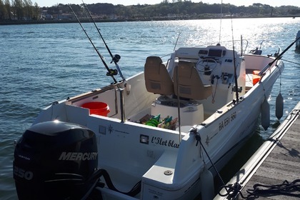 Hire Motorboat Beneteau Cap CAMARAT 7,5 CC Anglet