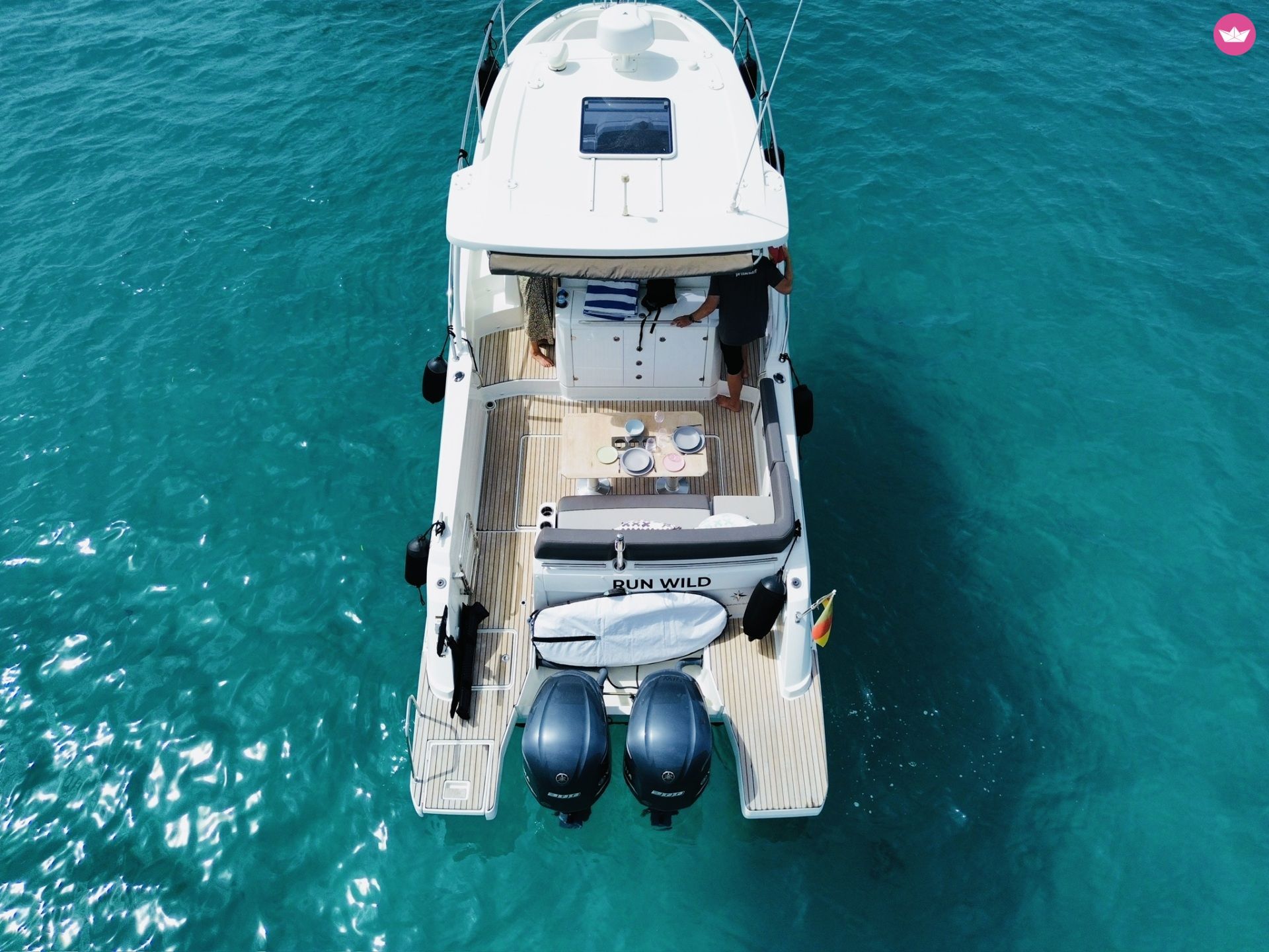 Bateau à moteur Jeanneau