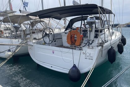Hire Sailboat BENETEAU Oceanis 40.1 Laurium