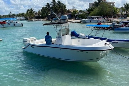 Hire Motorboat MAKO MAKO 26 CENTER CONSOLE Bayahibe