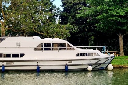 Hire Houseboat le boat classique Carcassonne
