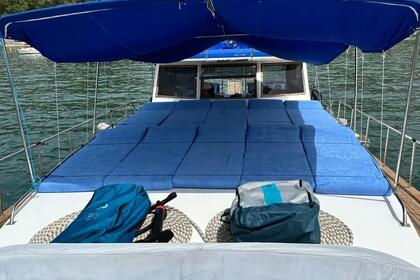 Hyra båt Guletbåt 2013 costom made Göcek