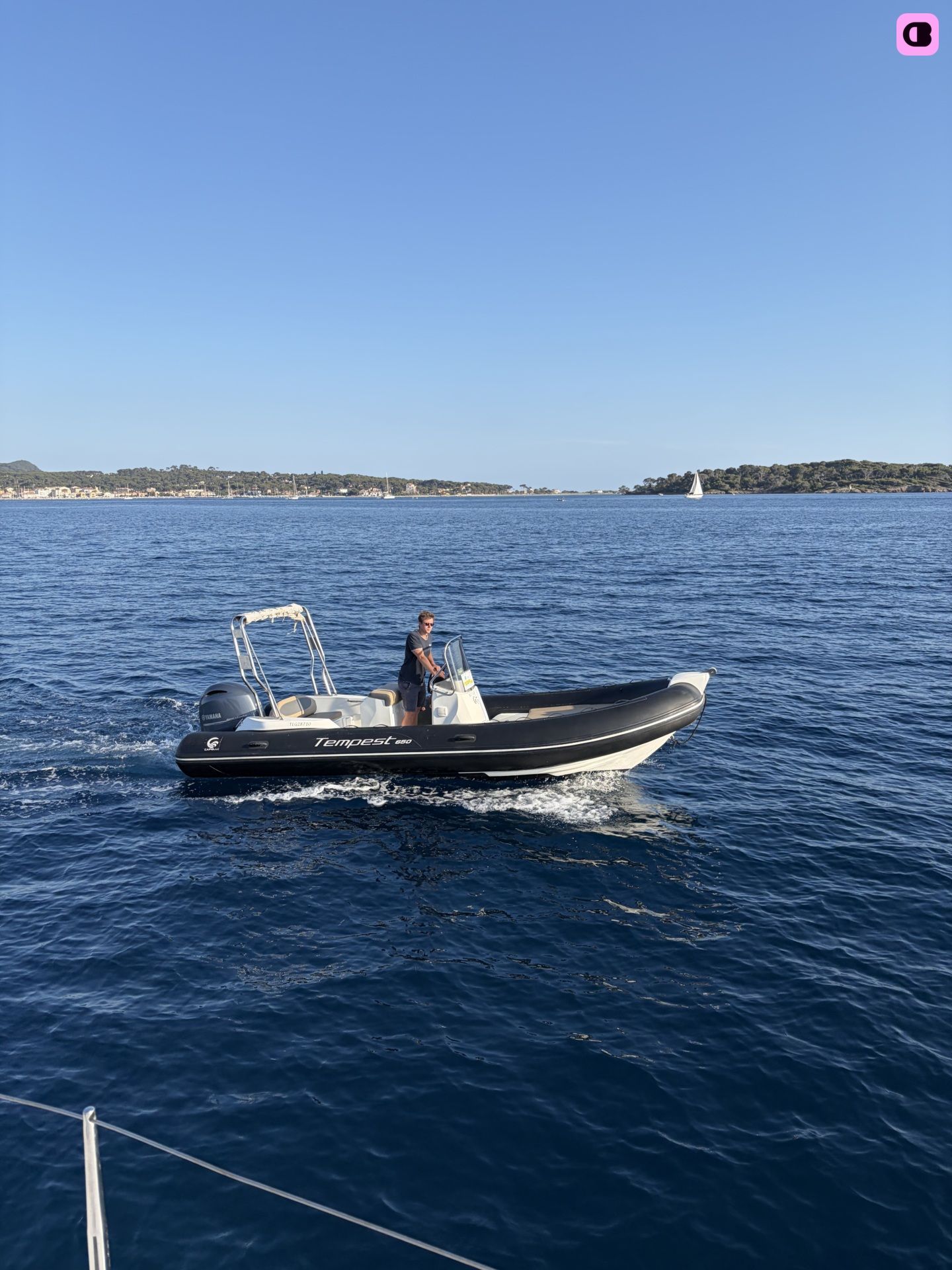 Bateau à moteur Capelli tempest 650 150cv