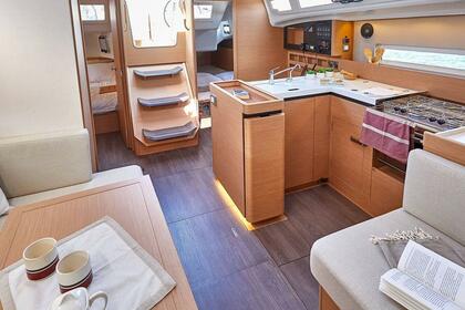 Rental Sailboat Sunsail 410 Pireas