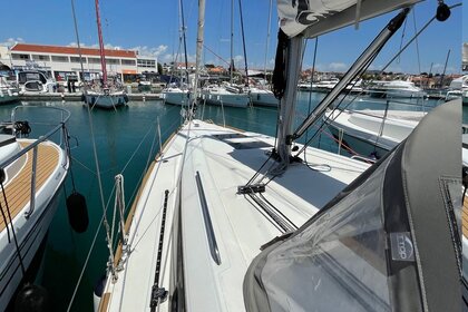 Charter Sailboat Bénéteau Oceanis 35.1 Pirovac