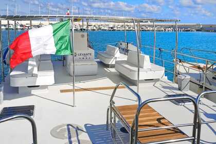 Charter Motorboat Cantieri CATMARAN 39 Balestrate