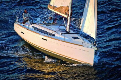 Hire Sailboat Jeanneau Sun Odyssey 389 Tortola