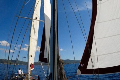 O cruzeiro à vela para as Ilhas Eólias