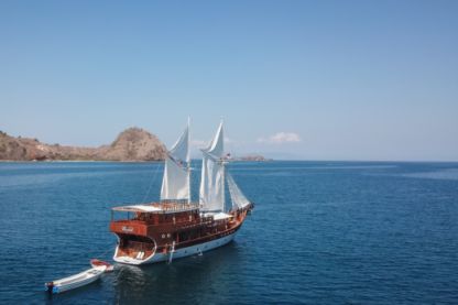 Charter Sailboat Bira Phinisi Komodo